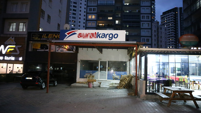 Göndermek istenen kaçak sigarayı polise bildiren kargo şube müdürünü öldürdü