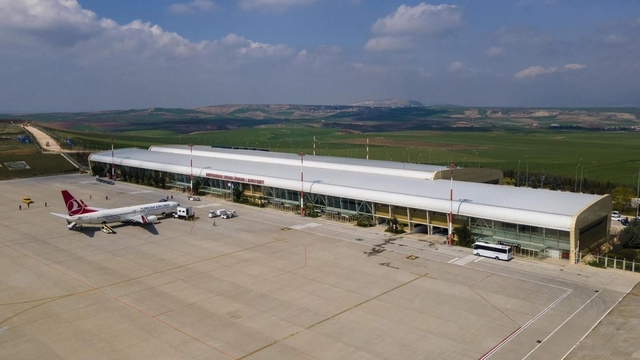 Adıyaman'da kar yağışı nedeniyle bazı uçuşlar iptal edildi