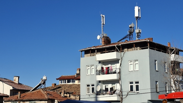 Hisarcık'ta mahalle sakinlerinden baz istasyonuna tepki