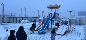 Kar yağışı Hatay'ı beyaza bürüdü, 2 ilçede okullar tatil edildi