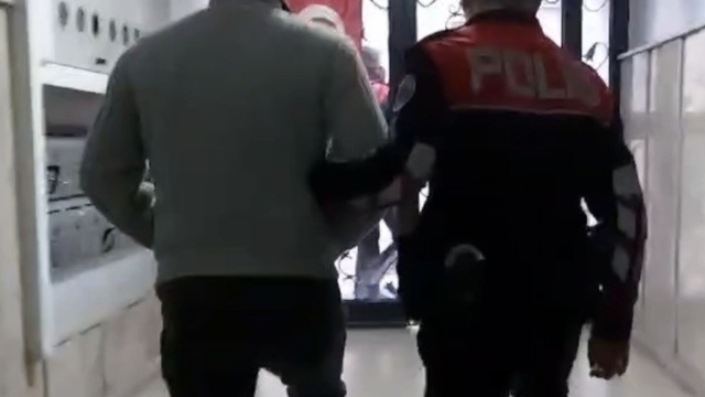 İzmir'de 143 aranan şahıs yakalandı