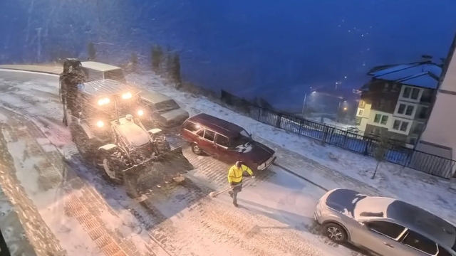 Kemaliye'de karla mücadele çalışmaları aralıksız sürüyor