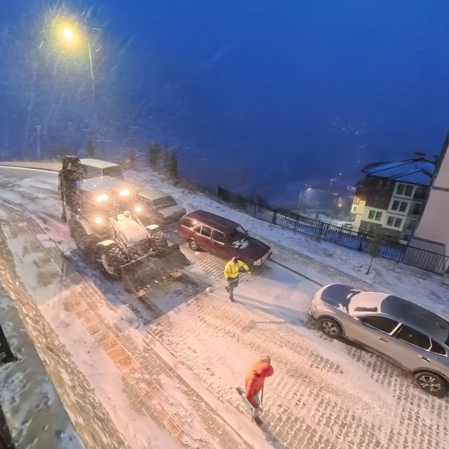 Kemaliye'de karla mücadele çalışmaları aralıksız sürüyor