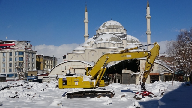 Van'ın 27 yıllık Mısır Çarşısı iki katlı modern arasta oluyor