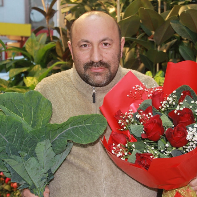 Ordulu çiçekçi Karadeniz zekasını konuşturdu: Gül buketini 'karalahana' ile...