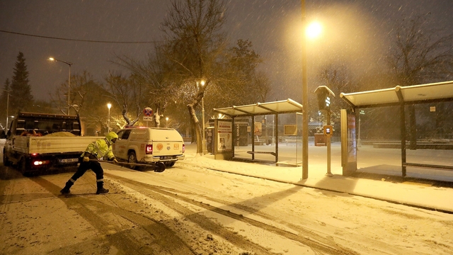 Gaziantep Büyükşehir yoğun kar yağışında tüm ekipleriyle sahada