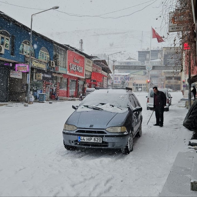 Malatya'da kar yağışı etkili oluyor