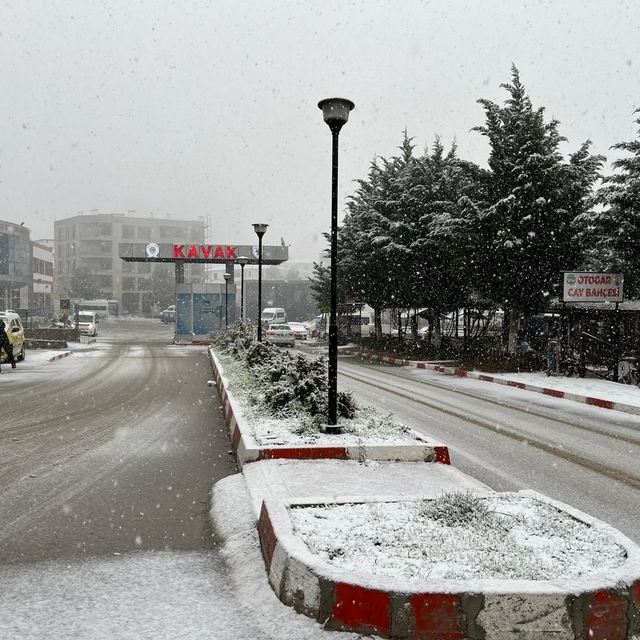 Samsun'un Kavak ilçesi beyaza büründü
