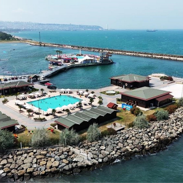 Deniz ve havuz görmeyen engellilere 5 yıldızlı hizmet: 10 binden fazla kişi...