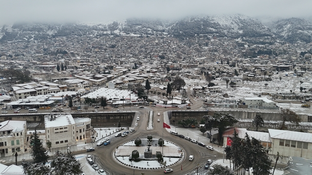 Hatay'da kar yağışı etkili oluyor