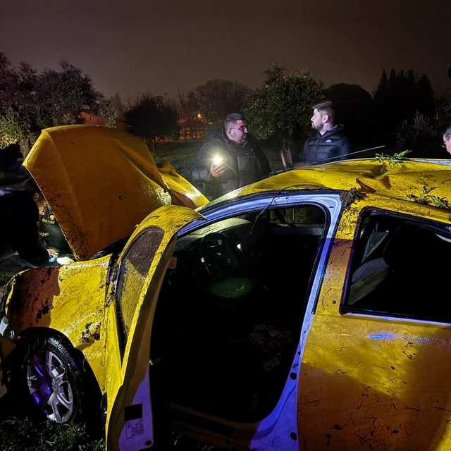 Ticari taksi tarlaya uçtu: 1 yaralı