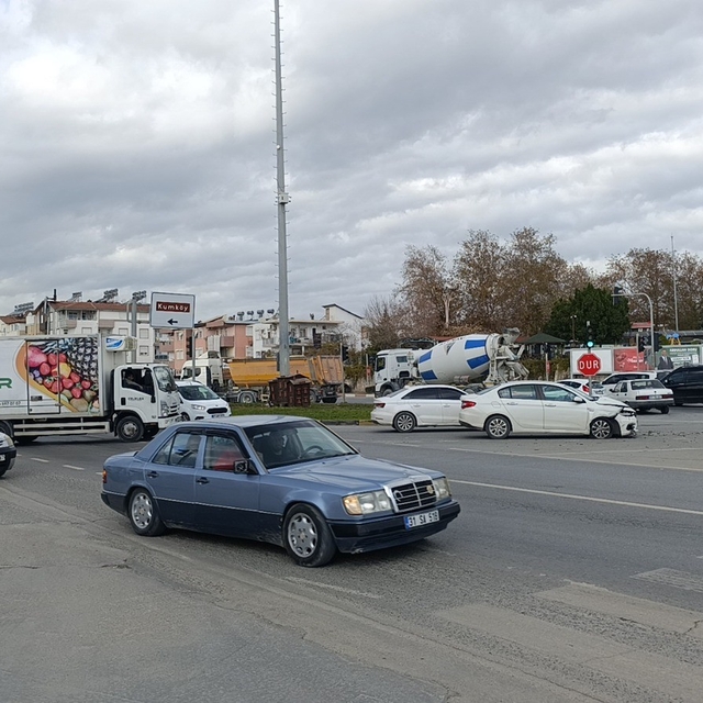 Antalya'da 4 araçlı zincirleme kaza: 1 yaralı