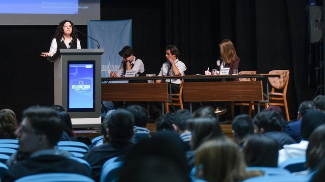 Genç münazırlar, "Bi' diyeceğim var" dedi