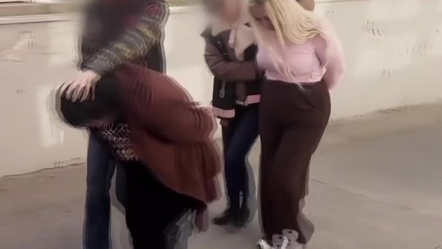 Adana'da evlerinden uyuşturucu ve silahlar çıkan 2 kadın tutuklandı