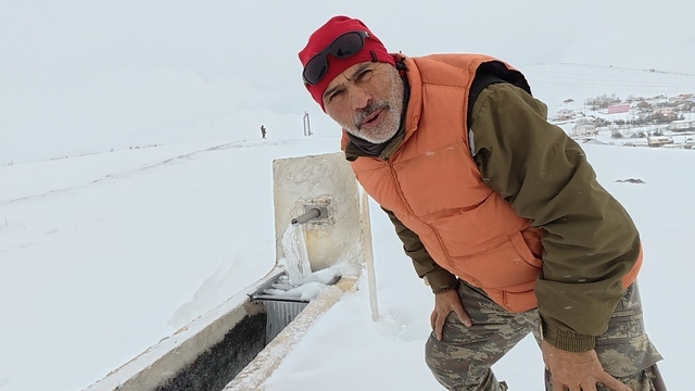 Tokat'ta eksi 10 derece çeşmeyi dondurdu