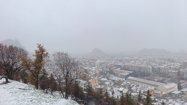 Afyonkarahisar'da kar yağışı etkili oldu