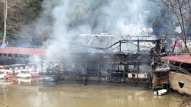 Sera Gölü kıyısındaki turistik tesis yandı