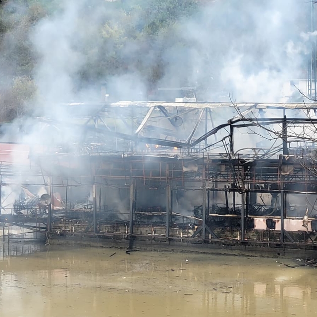 Sera Gölü kıyısındaki turistik tesis yandı