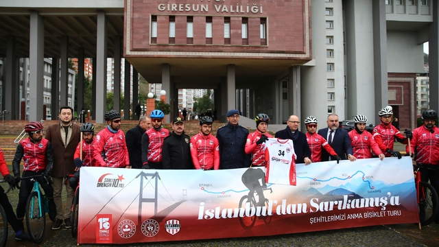 Sarıkamış şehitlerini anmak için İstanbul'dan yola çıkan bisikletliler Giresun'dan uğurlandı