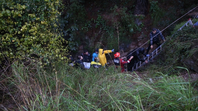 Fethiye'de otomobil uçuruma düştü