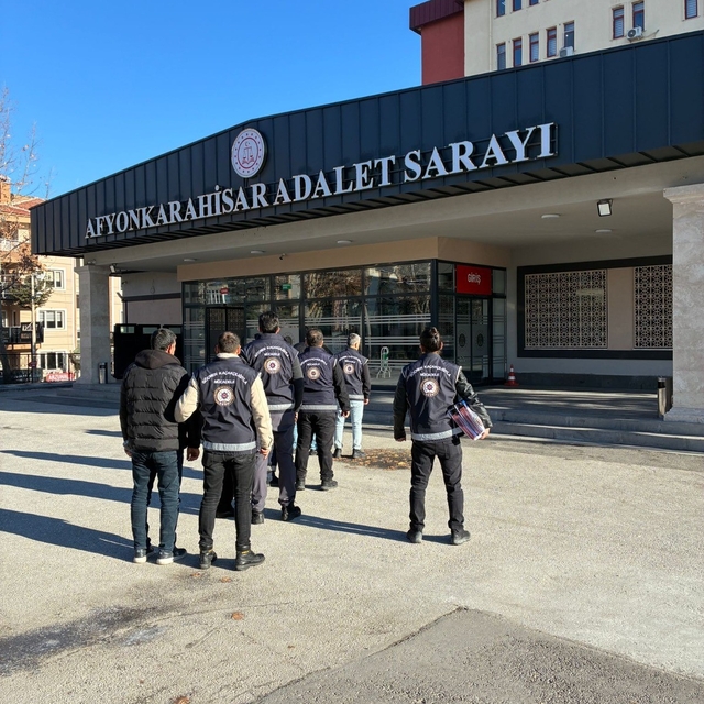 Düzensiz göçmen operasyonunda 4 kişi tutuklandı