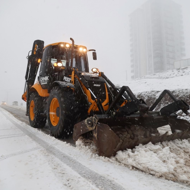 Canik'te karla mücadele