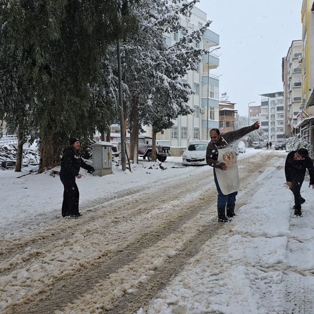 İslahiye'de kar etkili oluyor
