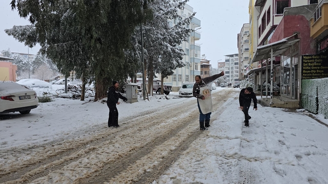 İslahiye'de kar etkili oluyor