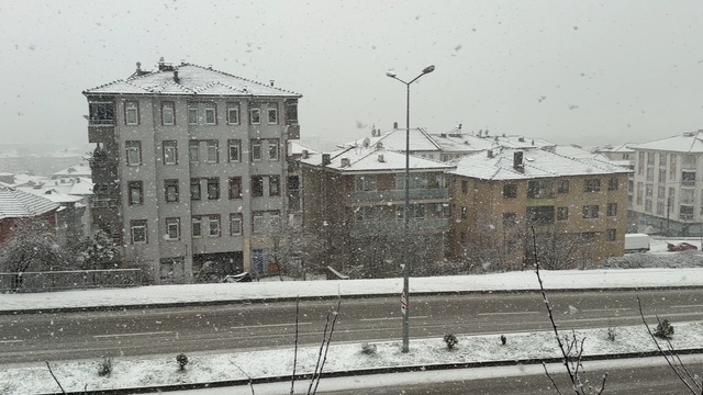 Bartın'da kar yağışı nedeniyle 16 köy yolu ulaşıma kapandı