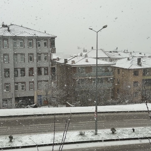 Bartın'da kar yağışı nedeniyle 16 köy yolu ulaşıma kapandı