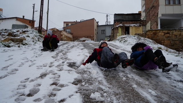 Bayburt'ta termometreler eksi 18'i gördü