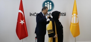 Rektör Akpolat unvanda yükselen akademisyenlere cübbelerini giydirdi