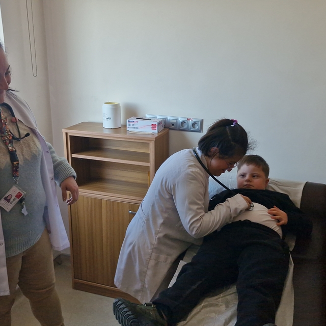 Özel eğitim öğrencileri hastane korkularını beyaz önlükle yendi