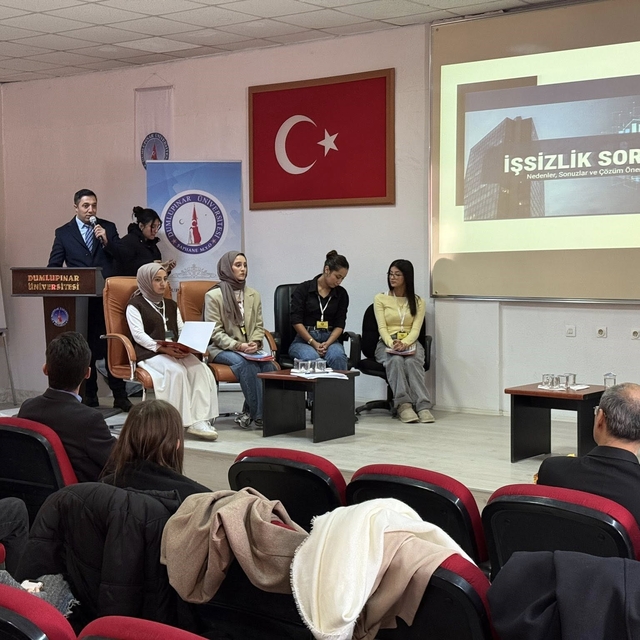 Şaphane MYO'da "Sosyo-Ekonomik Analiz ve Politika Geliştirme Öğrenci Çalışt...