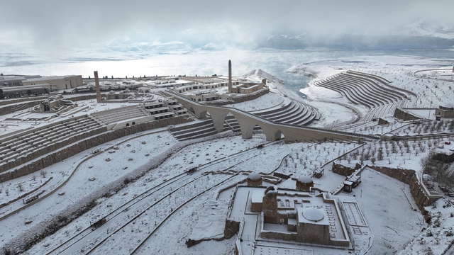 Hasankeyf'te kar yağışı sonrası manzara dronla görüntülendi