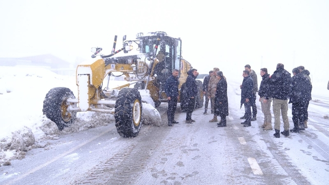 Şırnak'ta yoğun kar alarmı: Kriz masası aktif, yollar için seferberlik