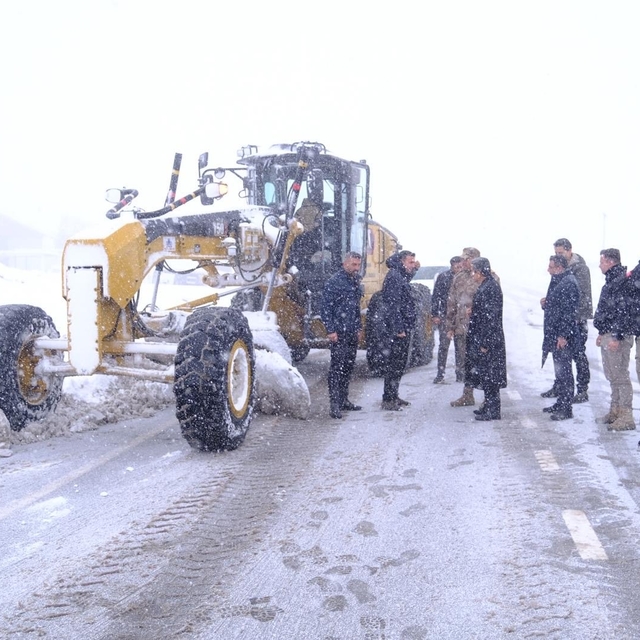 Şırnak'ta yoğun kar alarmı: Kriz masası aktif, yollar için seferberlik