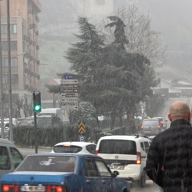 Bursa şehir merkezi de beyazlara büründü