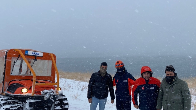 Adıyaman'da karda mahsur kalan iki kişi kurtarıldı