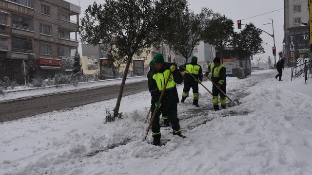 Gaziantep'te karla yoğun mücadele