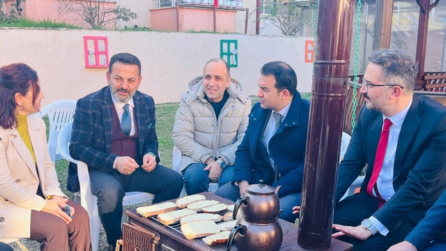 Bilecik'te huzurevinde 'Salçalı ekmek' etkinliği