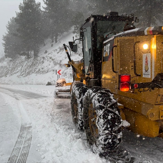 Onikişubat Belediyesi 60 araçla sahada