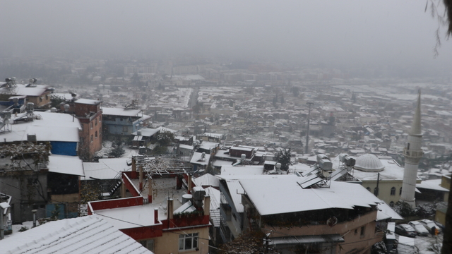 Hatay'da kar yağışı etkisini sürdürüyor
