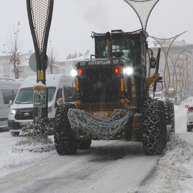 Bingöl'de kar yağışı; 100 köy yolu ulaşıma kapandı (2)