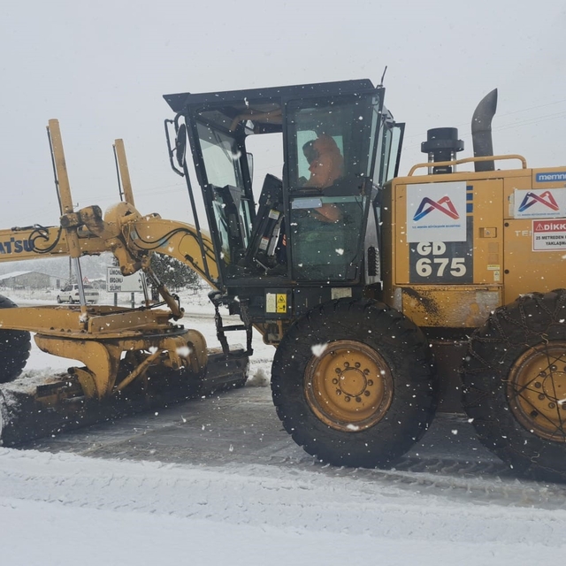 Silifke'nin kırsalında karla mücadele