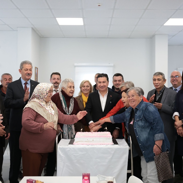 Başkan Aras'tan Yaşamevi'ni mutlu eden ziyaret