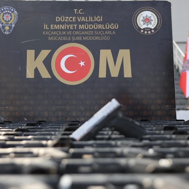 Polis ve Jandarmadan yeni yıl öncesi kaçak alkol operasyonu
10 günde 5 bin...