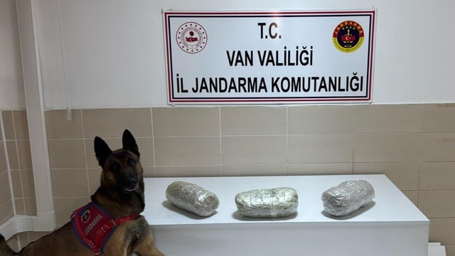Van'da otomobilde 3 kilogram esrar ele geçirildi