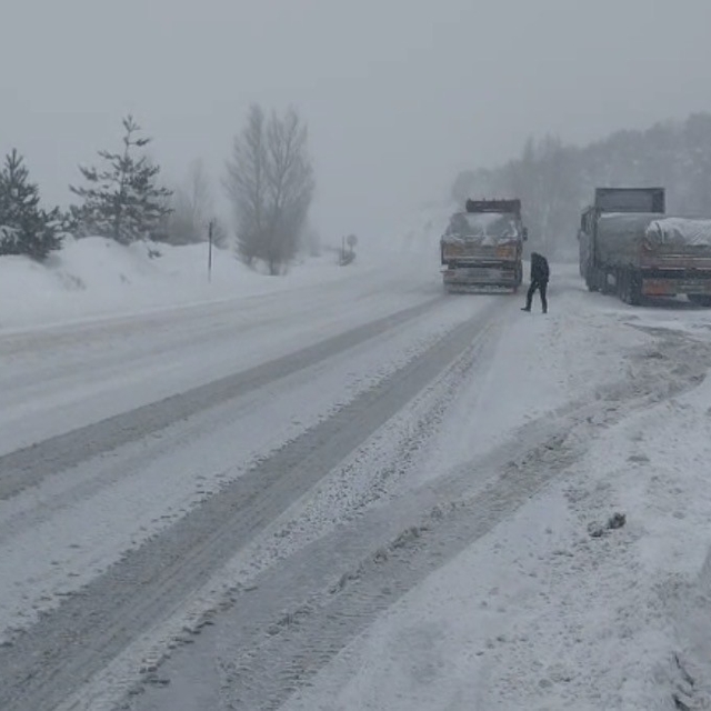 Tokat-Sivas yolunda kar engeli