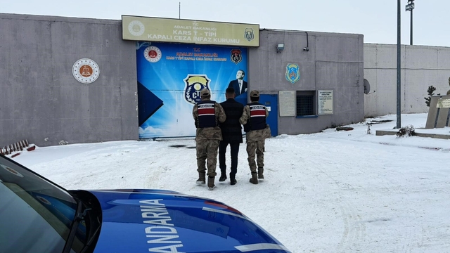 Kars'ta 15 yıl hapis cezasıyla aranan şahıs yakalandı